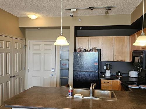 1-415 4245 139 Avenue Nw, Edmonton, AB - Indoor Photo Showing Kitchen