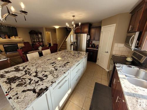 4201 Hees Court Court, Athabasca Town, AB - Indoor Photo Showing Kitchen