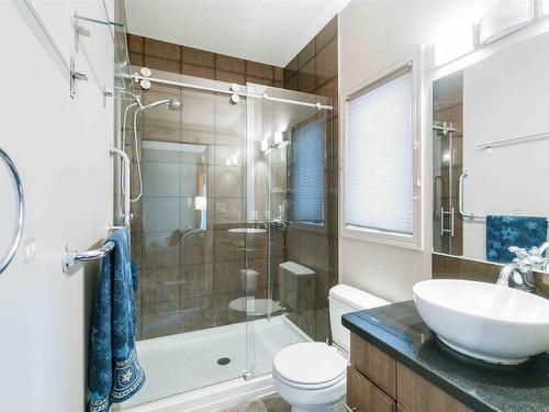 21108 92B Avenue Nw, Edmonton, AB - Indoor Photo Showing Bathroom