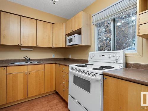 5120 55 Avenue, Tofield, AB - Indoor Photo Showing Kitchen With Double Sink