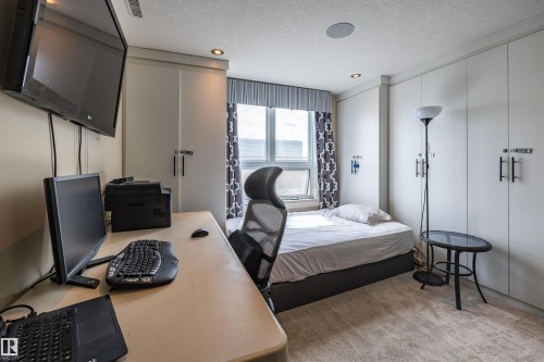 1801 9939 109 Street, Edmonton, AB - Indoor Photo Showing Bedroom