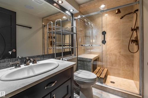 1801 9939 109 Street, Edmonton, AB - Indoor Photo Showing Bathroom