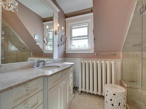 10347 Villa Avenue, Edmonton, AB - Indoor Photo Showing Bathroom