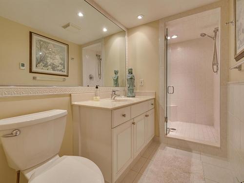 10347 Villa Avenue, Edmonton, AB - Indoor Photo Showing Bathroom