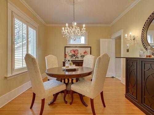 10347 Villa Avenue, Edmonton, AB - Indoor Photo Showing Dining Room