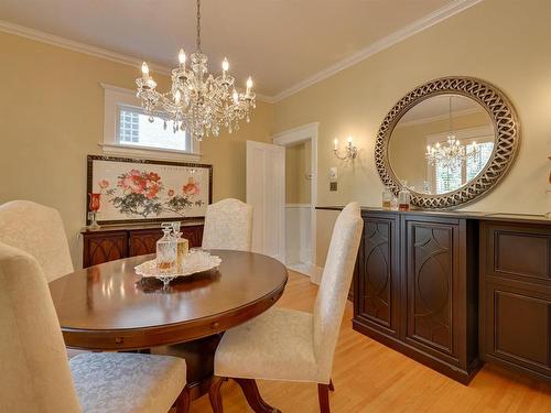 10347 Villa Avenue, Edmonton, AB - Indoor Photo Showing Dining Room