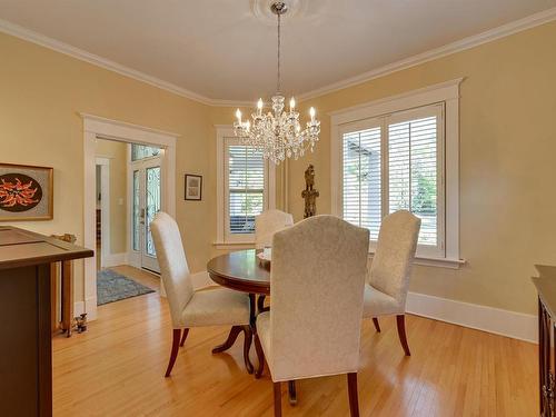 10347 Villa Avenue, Edmonton, AB - Indoor Photo Showing Dining Room