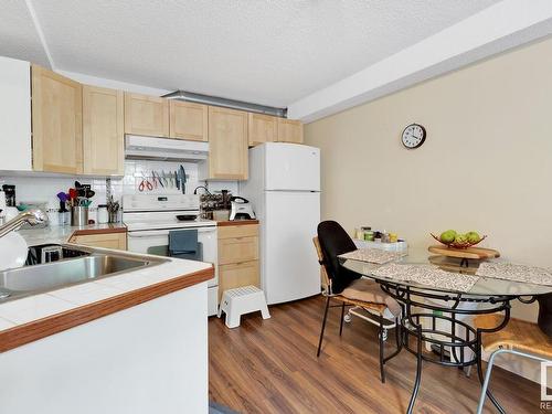 18921 98 Avenue, Edmonton, AB - Indoor Photo Showing Kitchen