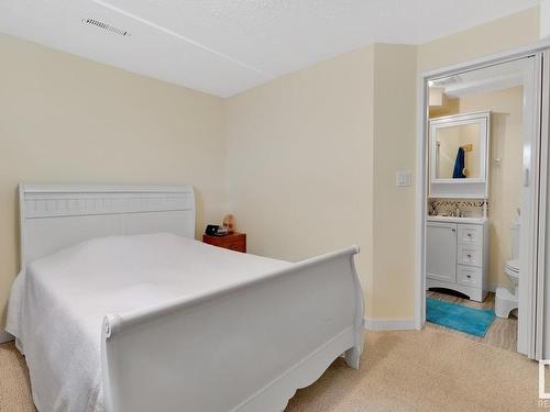 18921 98 Avenue, Edmonton, AB - Indoor Photo Showing Bedroom