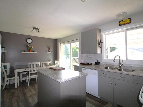 5001 55 Avenue, St. Paul Town, AB - Indoor Photo Showing Kitchen With Double Sink