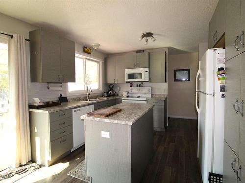 5001 55 Avenue, St. Paul Town, AB - Indoor Photo Showing Kitchen With Double Sink