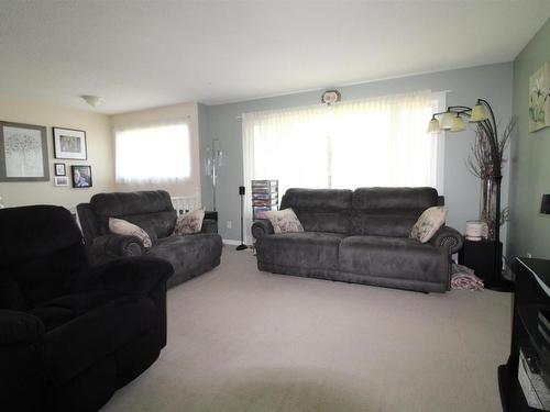 5001 55 Avenue, St. Paul Town, AB - Indoor Photo Showing Living Room