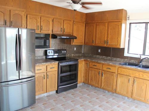 5129 58 Avenue, Elk Point, AB - Indoor Photo Showing Kitchen With Double Sink