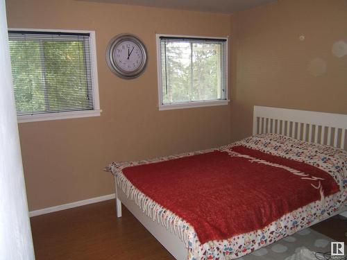 4708 51 Avenue, Two Hills, AB - Indoor Photo Showing Bedroom