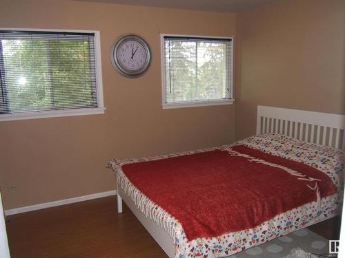 4708 51 Avenue, Two Hills, AB - Indoor Photo Showing Bedroom