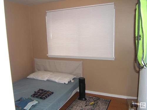 4708 51 Avenue, Two Hills, AB - Indoor Photo Showing Bedroom