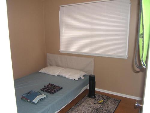 4708 51 Avenue, Two Hills, AB - Indoor Photo Showing Bedroom