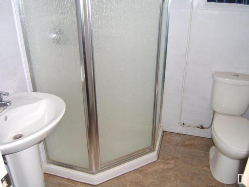 4708 51 Avenue, Two Hills, AB - Indoor Photo Showing Bathroom