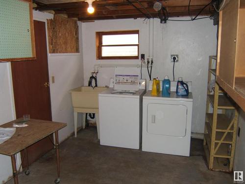 4708 51 Avenue, Two Hills, AB - Indoor Photo Showing Laundry Room