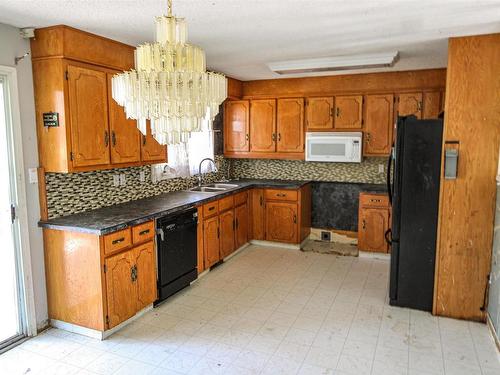 St. Paul Town, AB - Indoor Photo Showing Kitchen With Double Sink