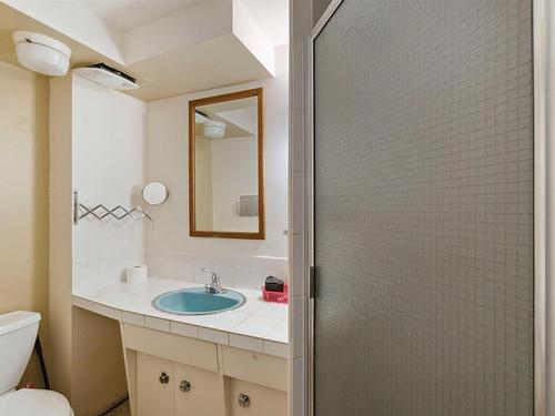 5408 139 Avenue, Edmonton, AB - Indoor Photo Showing Bathroom