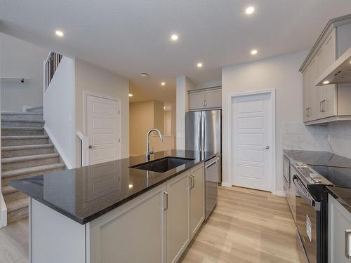 13023 213 Street, Edmonton, AB - Indoor Photo Showing Kitchen With Upgraded Kitchen