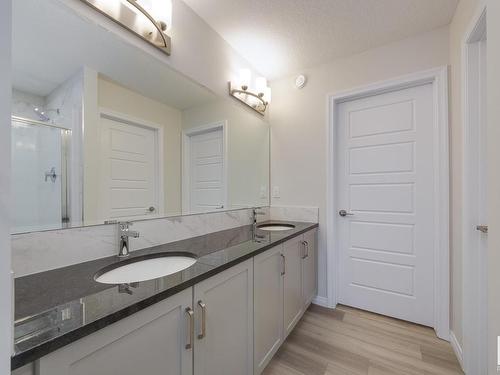 13023 213 Street, Edmonton, AB - Indoor Photo Showing Bathroom