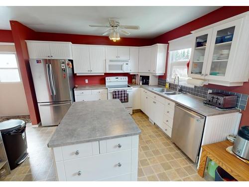 5228 46 Avenue, Drayton Valley, AB - Indoor Photo Showing Kitchen With Double Sink