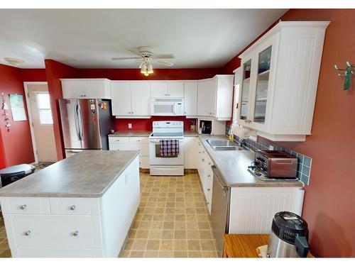 5228 46 Avenue, Drayton Valley, AB - Indoor Photo Showing Kitchen With Double Sink