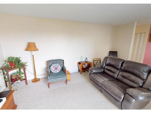 5228 46 Avenue, Drayton Valley, AB - Indoor Photo Showing Living Room