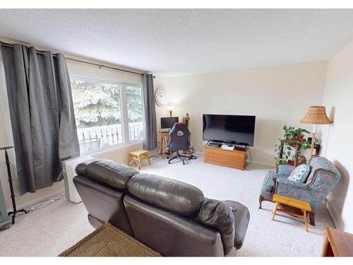 5228 46 Avenue, Drayton Valley, AB - Indoor Photo Showing Living Room