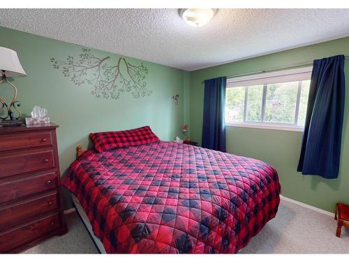 5228 46 Avenue, Drayton Valley, AB - Indoor Photo Showing Bedroom