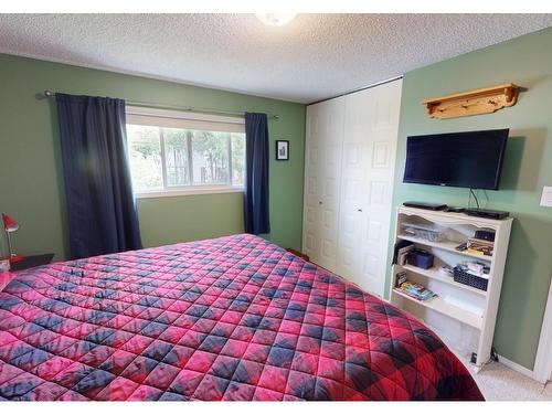 5228 46 Avenue, Drayton Valley, AB - Indoor Photo Showing Bedroom