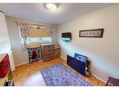 5228 46 Avenue, Drayton Valley, AB - Indoor Photo Showing Bedroom