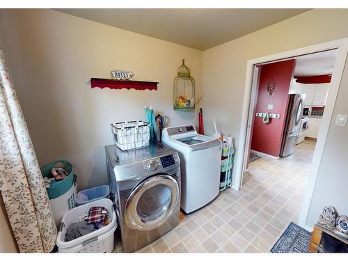 5228 46 Avenue, Drayton Valley, AB - Indoor Photo Showing Laundry Room