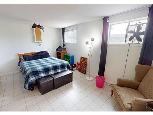 5228 46 Avenue, Drayton Valley, AB - Indoor Photo Showing Bedroom