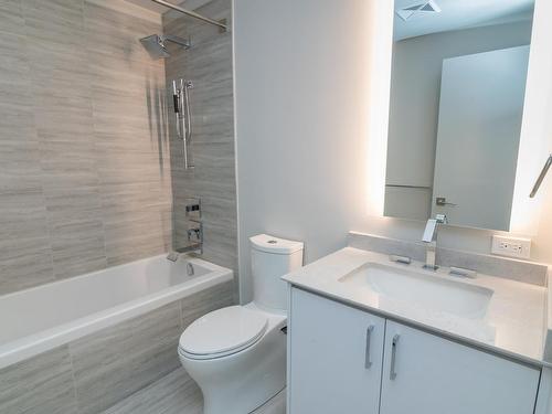 Edmonton, AB - Indoor Photo Showing Bathroom