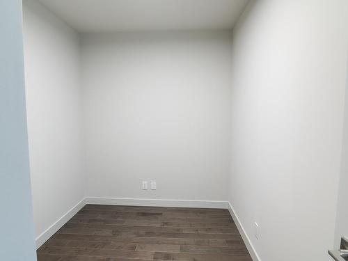 Edmonton, AB - Indoor Photo Showing Other Room