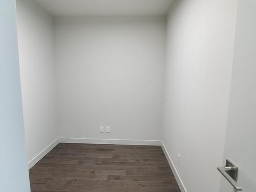 Edmonton, AB - Indoor Photo Showing Other Room