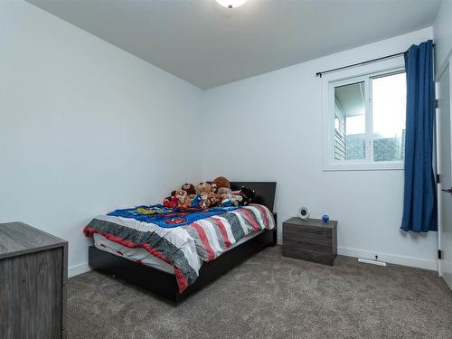 65 Lilac Bay, Spruce Grove, AB - Indoor Photo Showing Bedroom