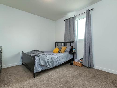 65 Lilac Bay, Spruce Grove, AB - Indoor Photo Showing Bedroom