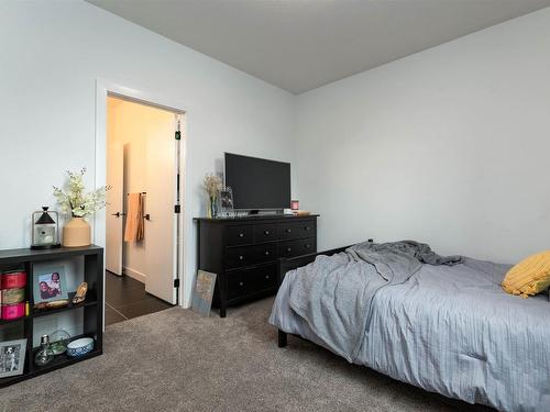 65 Lilac Bay, Spruce Grove, AB - Indoor Photo Showing Bedroom