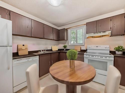 312 12416 161 Avenue, Edmonton, AB - Indoor Photo Showing Kitchen