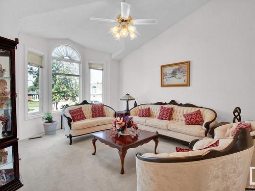 336 Grand Meadow Crescent, Edmonton, AB - Indoor Photo Showing Living Room