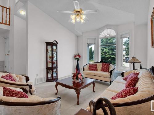 336 Grand Meadow Crescent, Edmonton, AB - Indoor Photo Showing Living Room