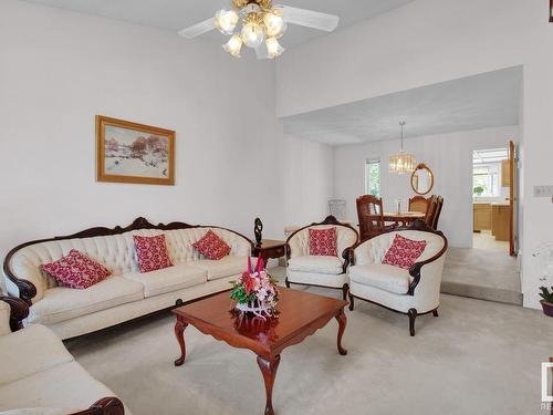 336 Grand Meadow Crescent, Edmonton, AB - Indoor Photo Showing Living Room