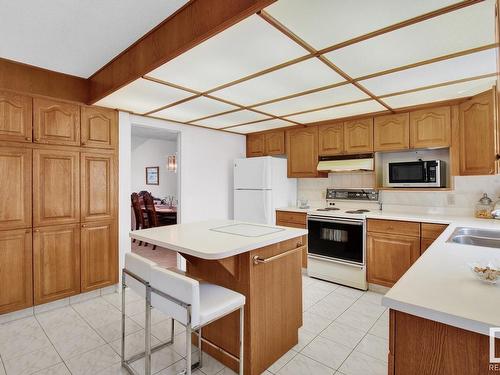 336 Grand Meadow Crescent, Edmonton, AB - Indoor Photo Showing Kitchen With Double Sink