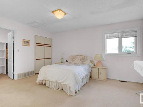 336 Grand Meadow Crescent, Edmonton, AB - Indoor Photo Showing Bedroom