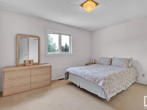 336 Grand Meadow Crescent, Edmonton, AB - Indoor Photo Showing Bedroom