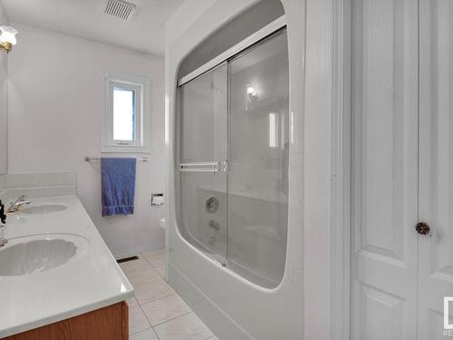 336 Grand Meadow Crescent, Edmonton, AB - Indoor Photo Showing Bathroom